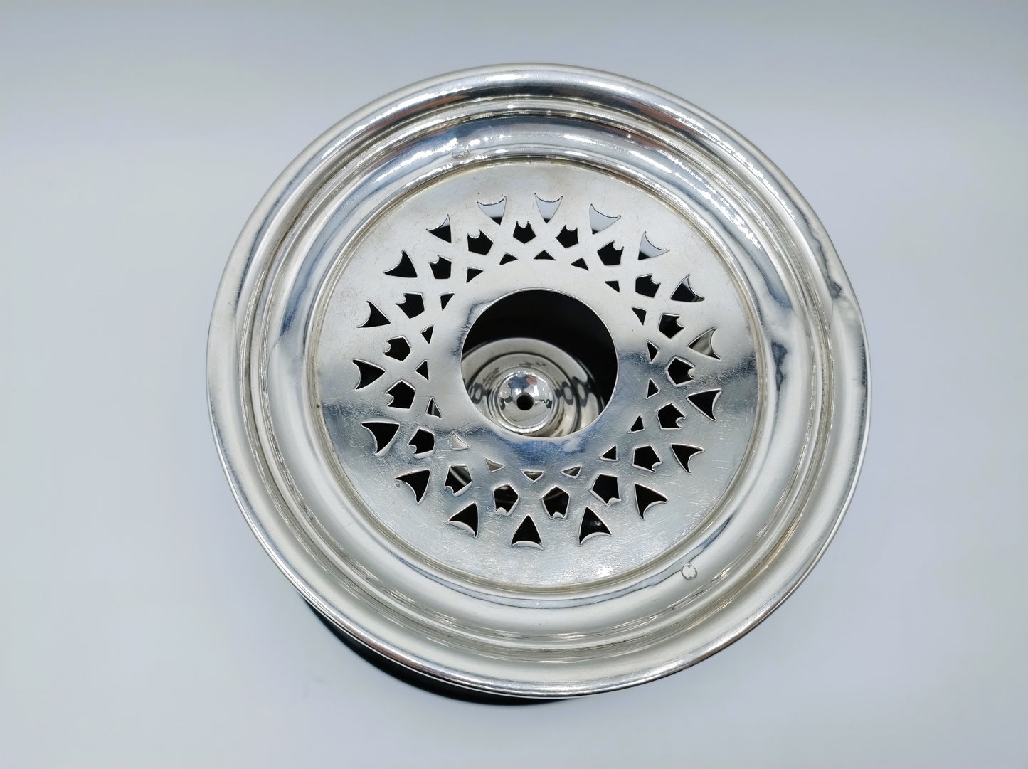 Zilveren komfoor op ebbenhouten voet, 19e eeuws