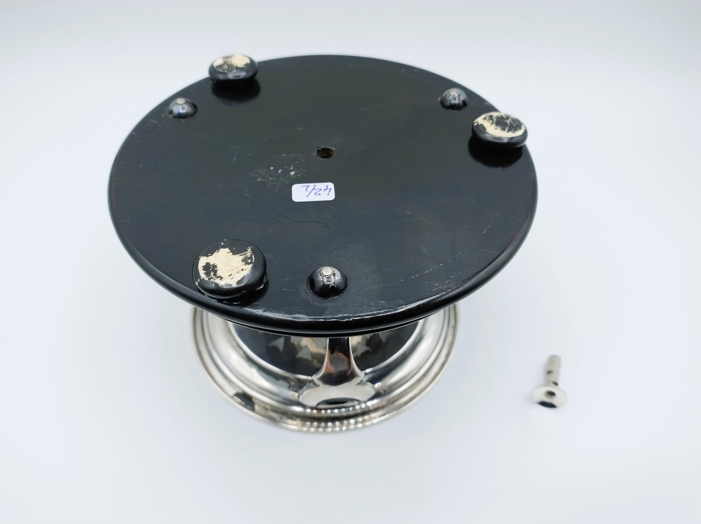 Zilveren komfoor op ebbenhouten voet, 19e eeuws