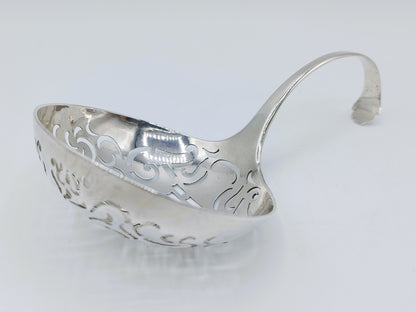 Zilveren strooilepel, J.J. Dreux, Rotterdam, 1750