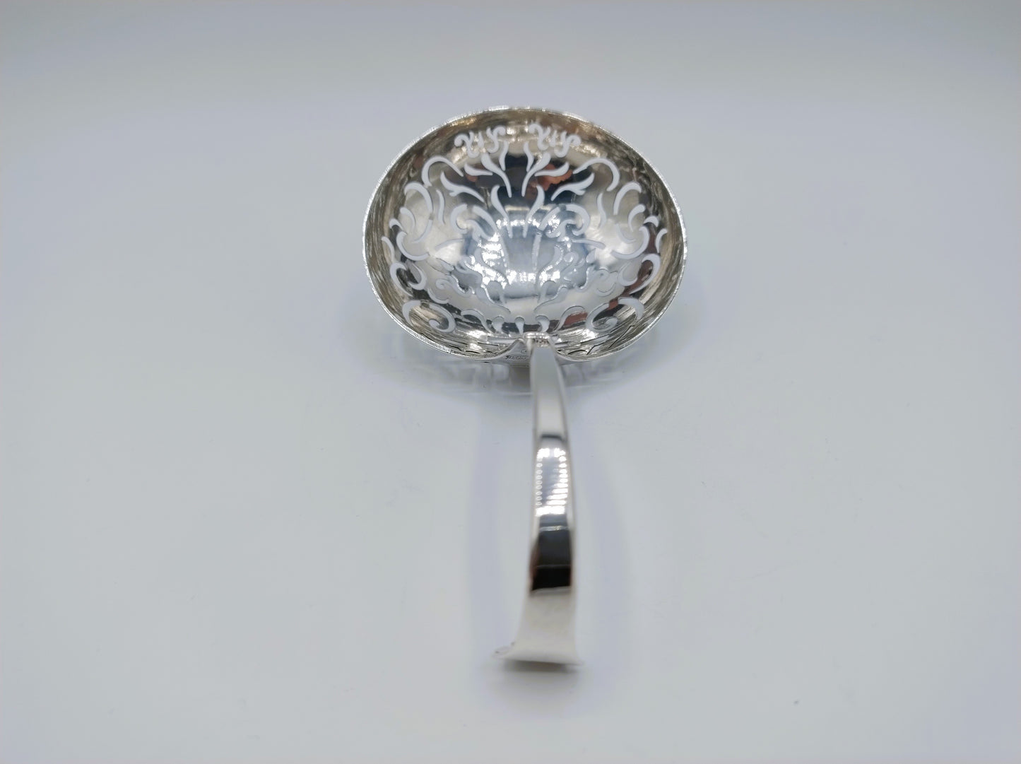 Zilveren strooilepel, J.J. Dreux, Rotterdam, 1750