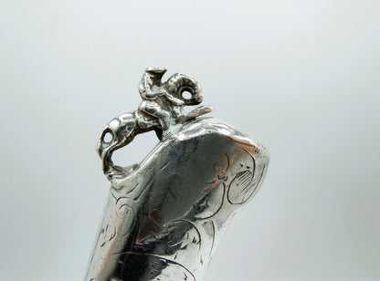 Zilveren mesheft met originele stalen lemmet, 18e eeuws