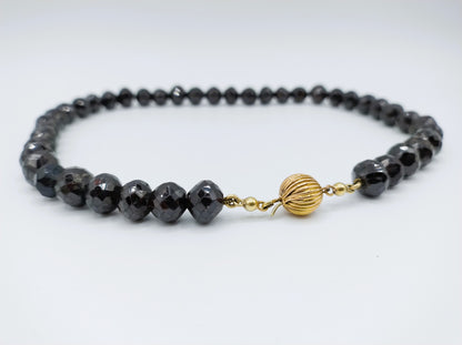 Granaten ketting met gouden bolslot, 43 cm