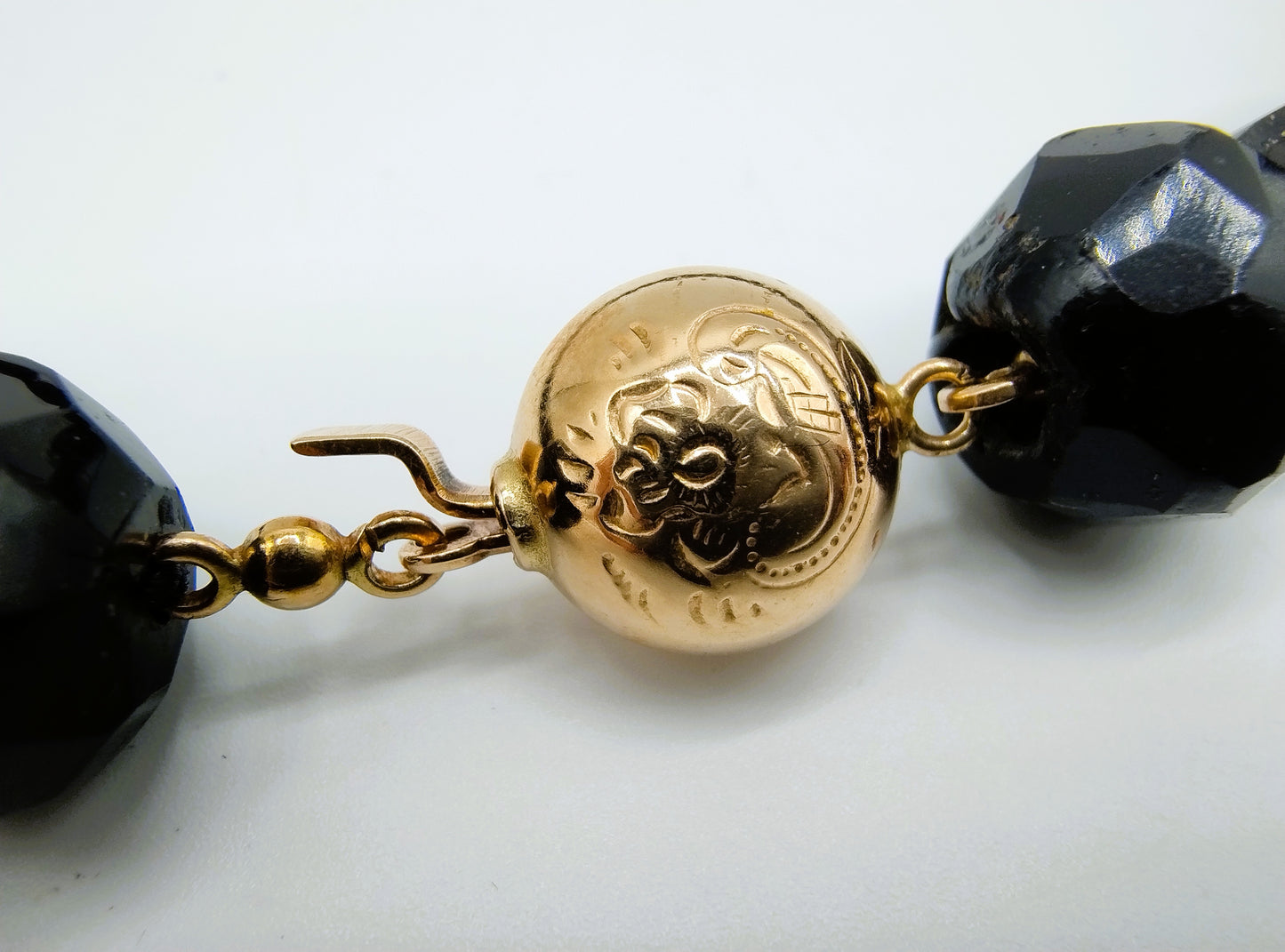 Gitten ketting met gouden bolslot, 47,5 cm