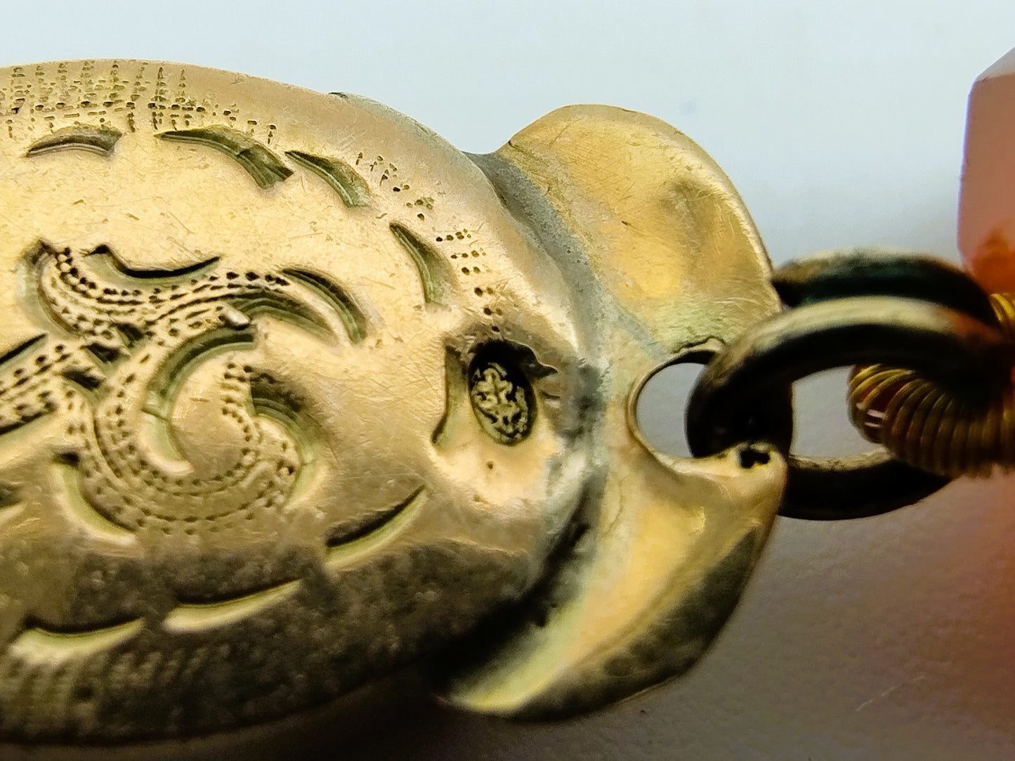Carnelian necklace with gold clasp, 47 cm.