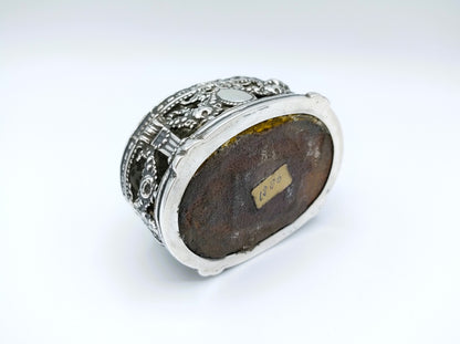 Speldenkussen met zilveren montuur, W. Comyns, Londen, 1880