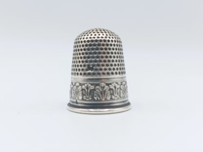 Zilveren vingerhoed met schildje