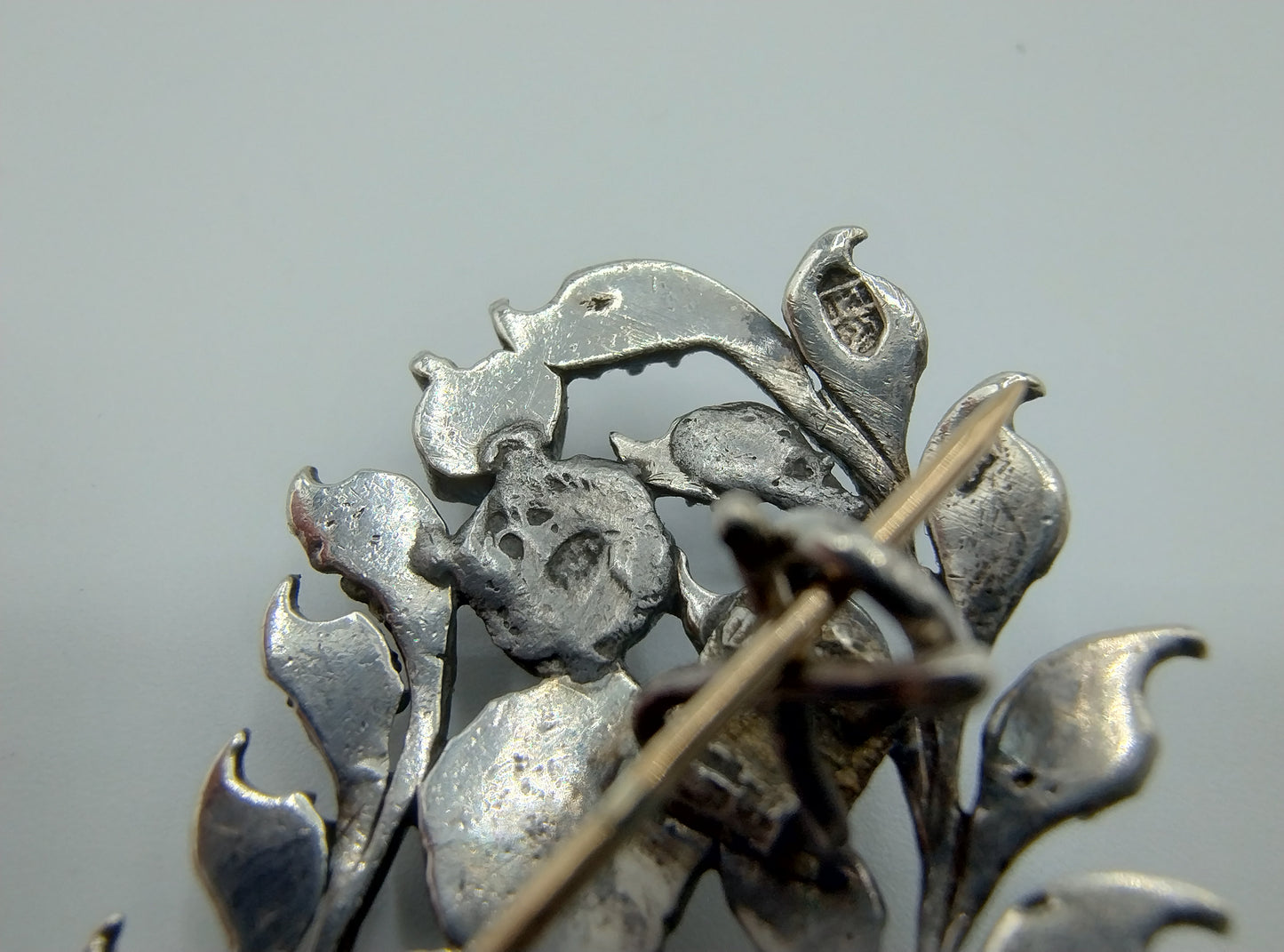 Zilveren veerbroche bezet met ca. 25 roosdiamanten, 19e eeuws