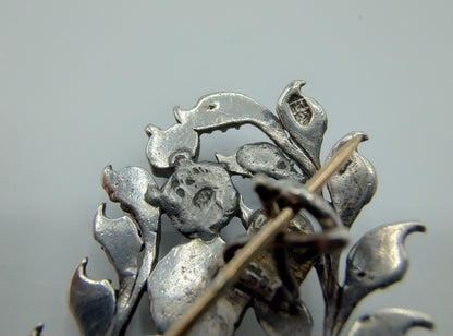 Zilveren veerbroche bezet met ca. 25 roosdiamanten, 19e eeuws
