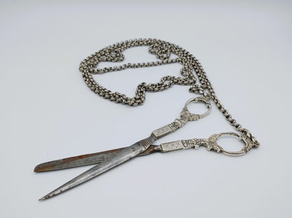 Zilveren schaar aan jasseron ketting, I.P.A. van Dieren, Kampen, ca. 1840
