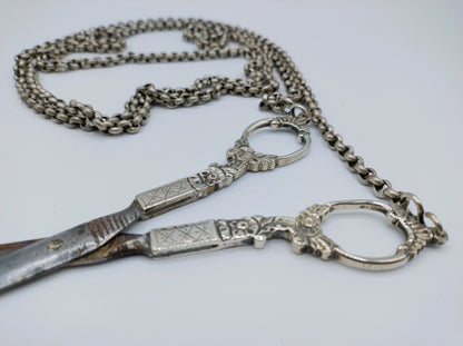 Zilveren schaar aan jasseron ketting, I.P.A. van Dieren, Kampen, ca. 1840