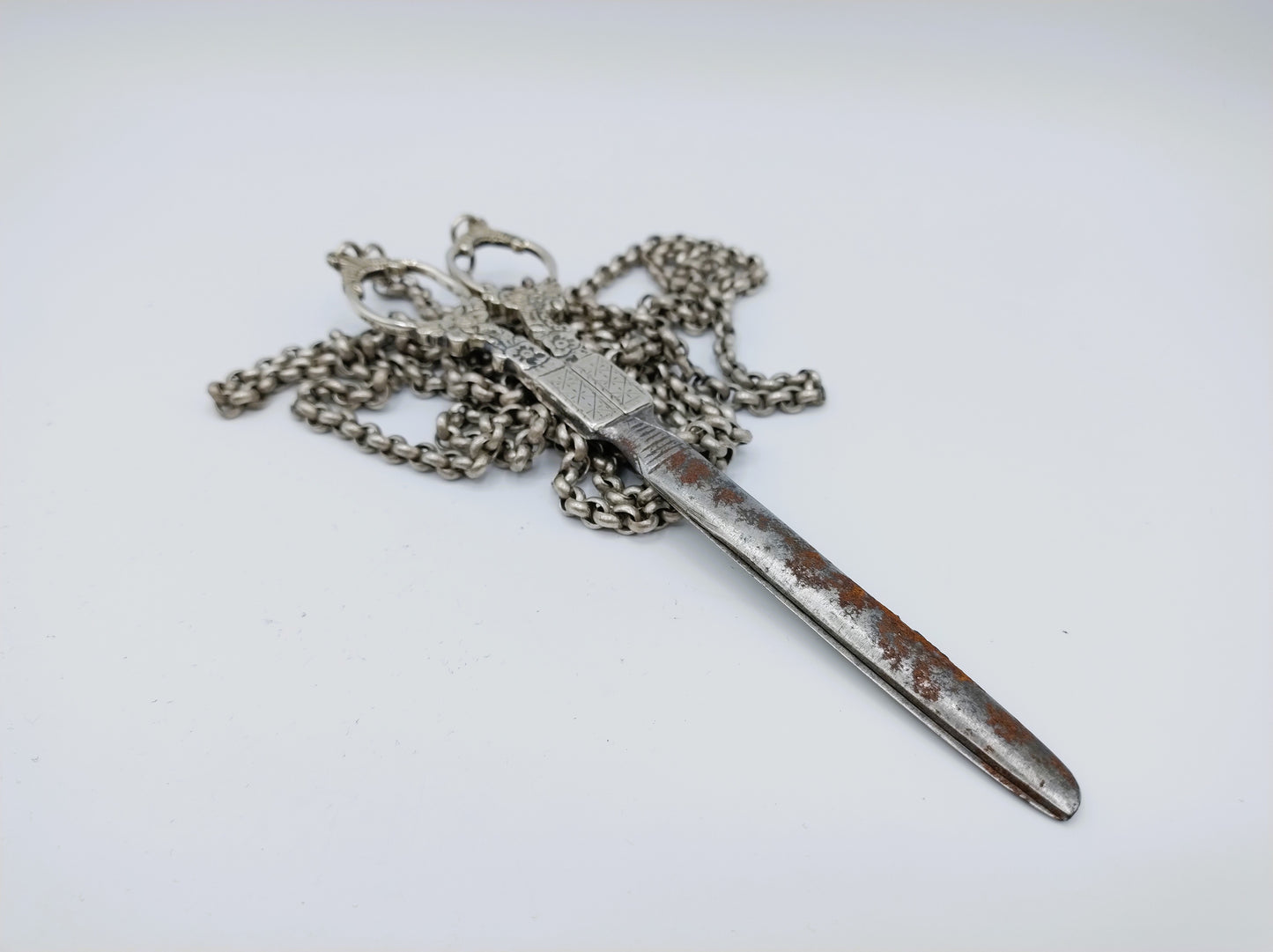 Zilveren schaar aan jasseron ketting, I.P.A. van Dieren, Kampen, ca. 1840