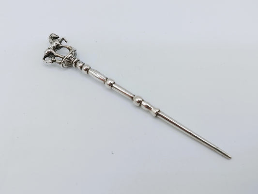 Zilveren pijpenwroeter met paard, 19e eeuws