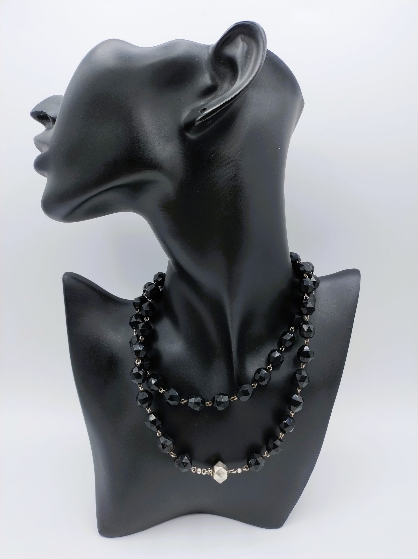 Gitten necklace with a silver ball clasp, 73.5 cm