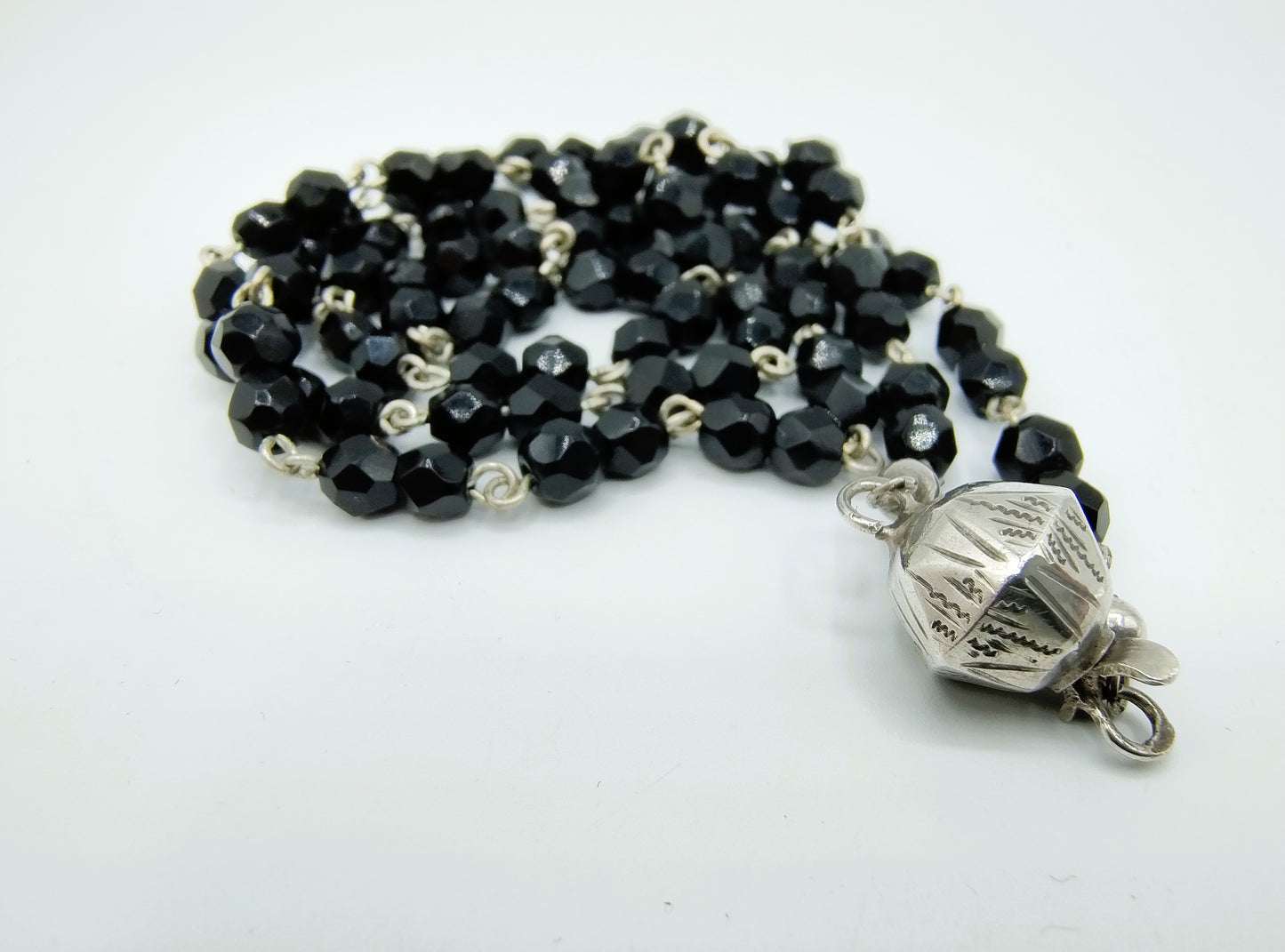 Gitten ketting met een zilveren bolslot, A. de Groot, Schoonhoven, 55,5 cm