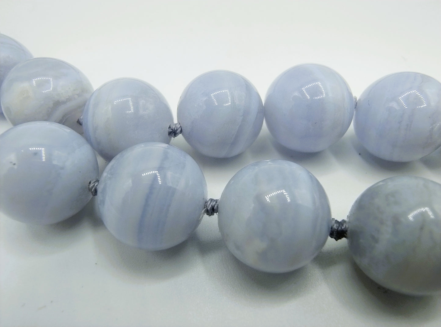 Blauw agaten ketting met zilveren slot, 83 cm