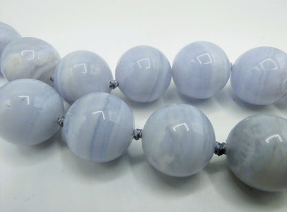 Blauw agaten ketting met zilveren slot, 83 cm