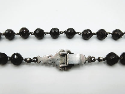 Garnet necklace with a silver clasp, 43 cm