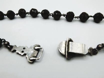 Garnet necklace with a silver clasp, 43 cm