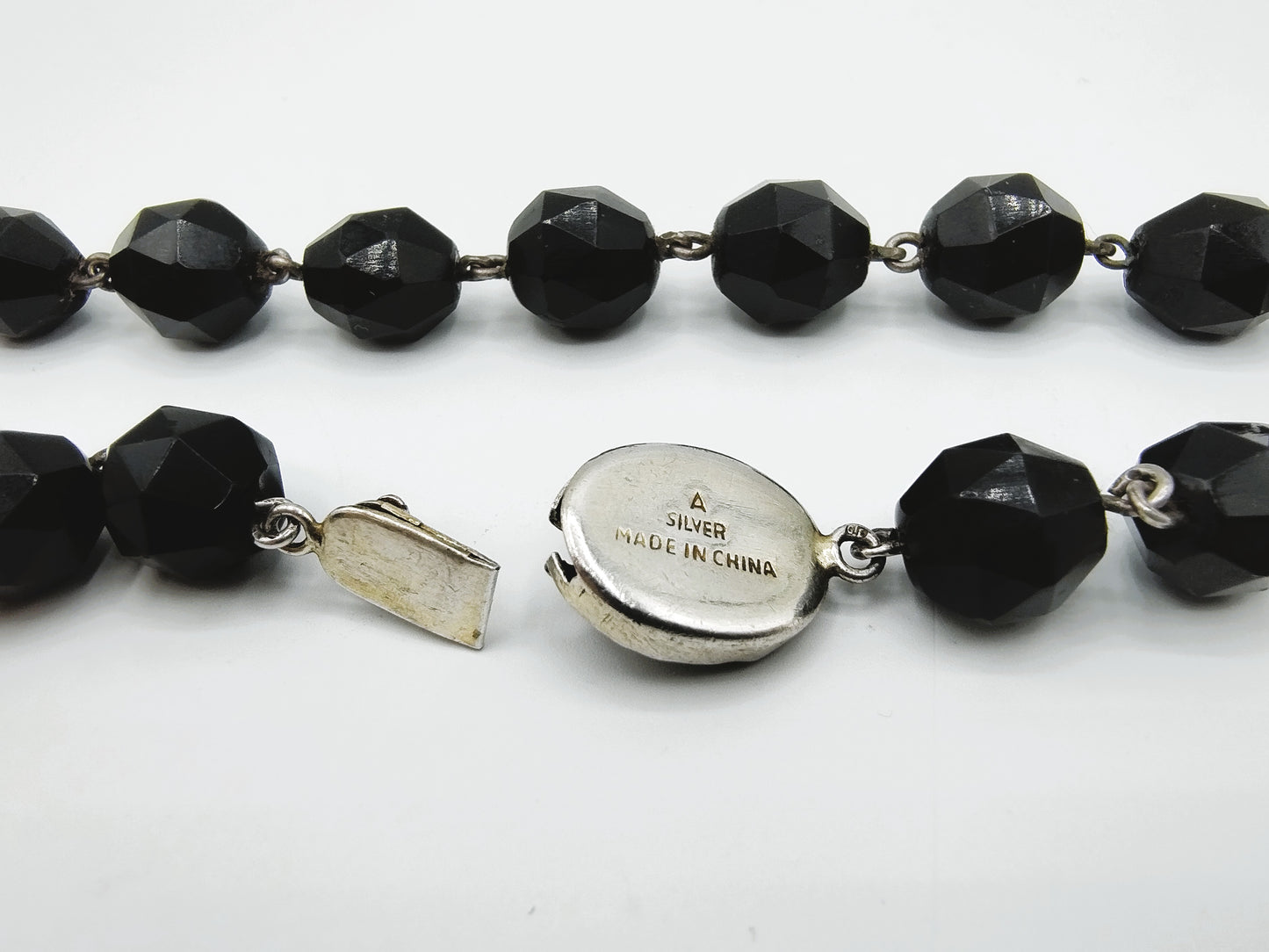 Gitten ketting met een zilveren slot, 45 cm