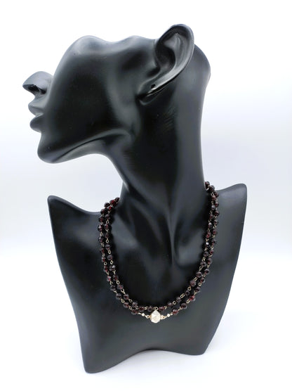Garnet necklace with a silver clasp, 75 cm
