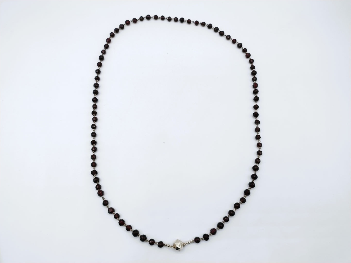Garnet necklace with a silver clasp, 75 cm