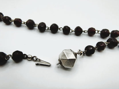Garnet necklace with a silver clasp, 75 cm
