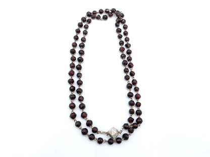 Garnet necklace with a silver clasp, 75 cm