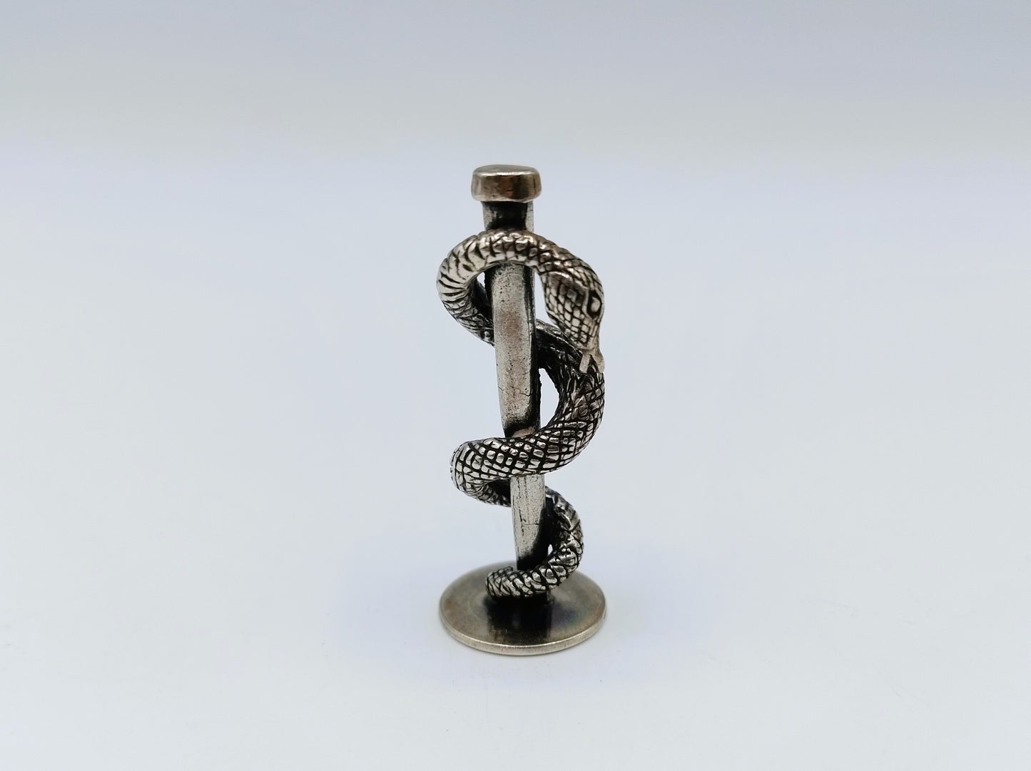 Zilveren sigarettendover met slang,  835