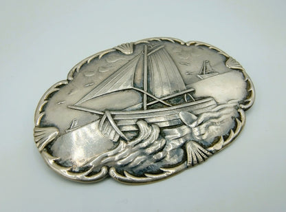 Silver brooch with botters