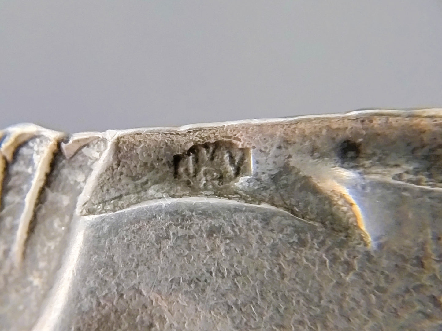 Silver brooch with botters