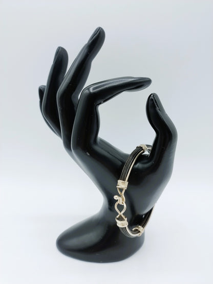 Rubberen herenarmband met zilveren beslag en sluiting, 21,5 cm