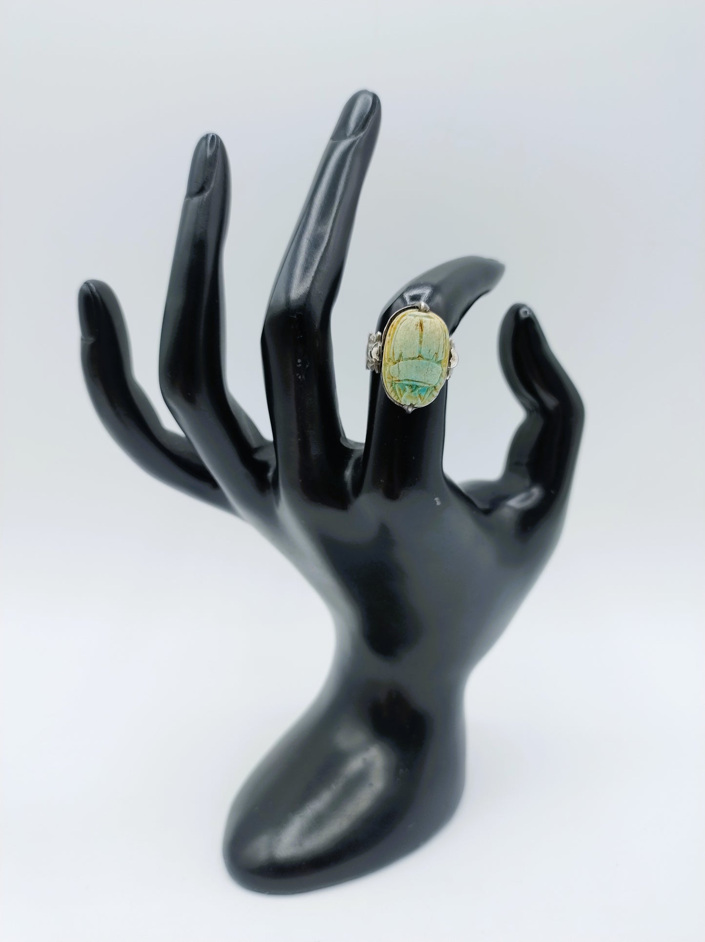 Zilveren scarabee ring, Egypte, 16 mm