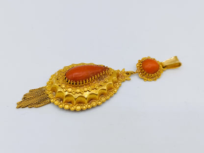 Goldanhänger mit Blutkorallen und Bart, Niederlande, um 1900