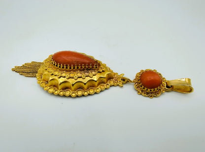 Goldanhänger mit Blutkorallen und Bart, Niederlande, um 1900