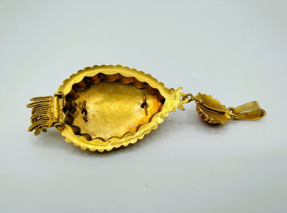 Goldanhänger mit Blutkorallen und Bart, Niederlande, um 1900