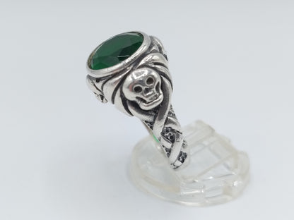 Jack Sparrow skull ring met groene steen, 21 mm