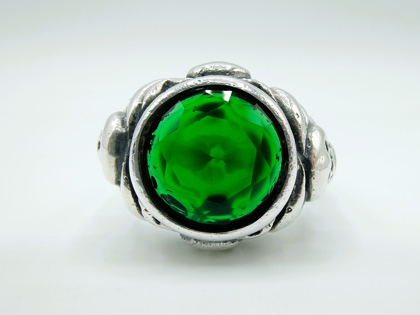 Jack Sparrow skull ring met groene steen, 21 mm