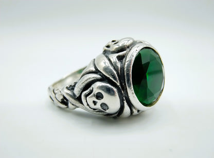 Jack Sparrow skull ring met groene steen, 21 mm