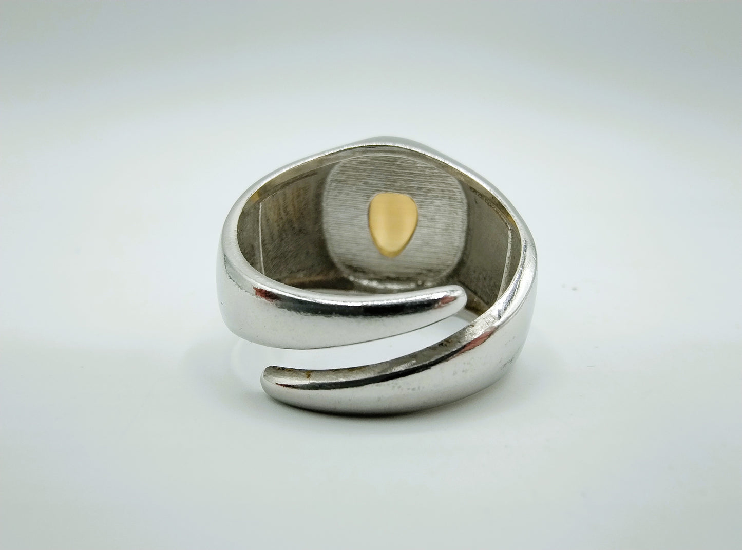 Zilveren unisex ring met gele steen, 22 mm.
