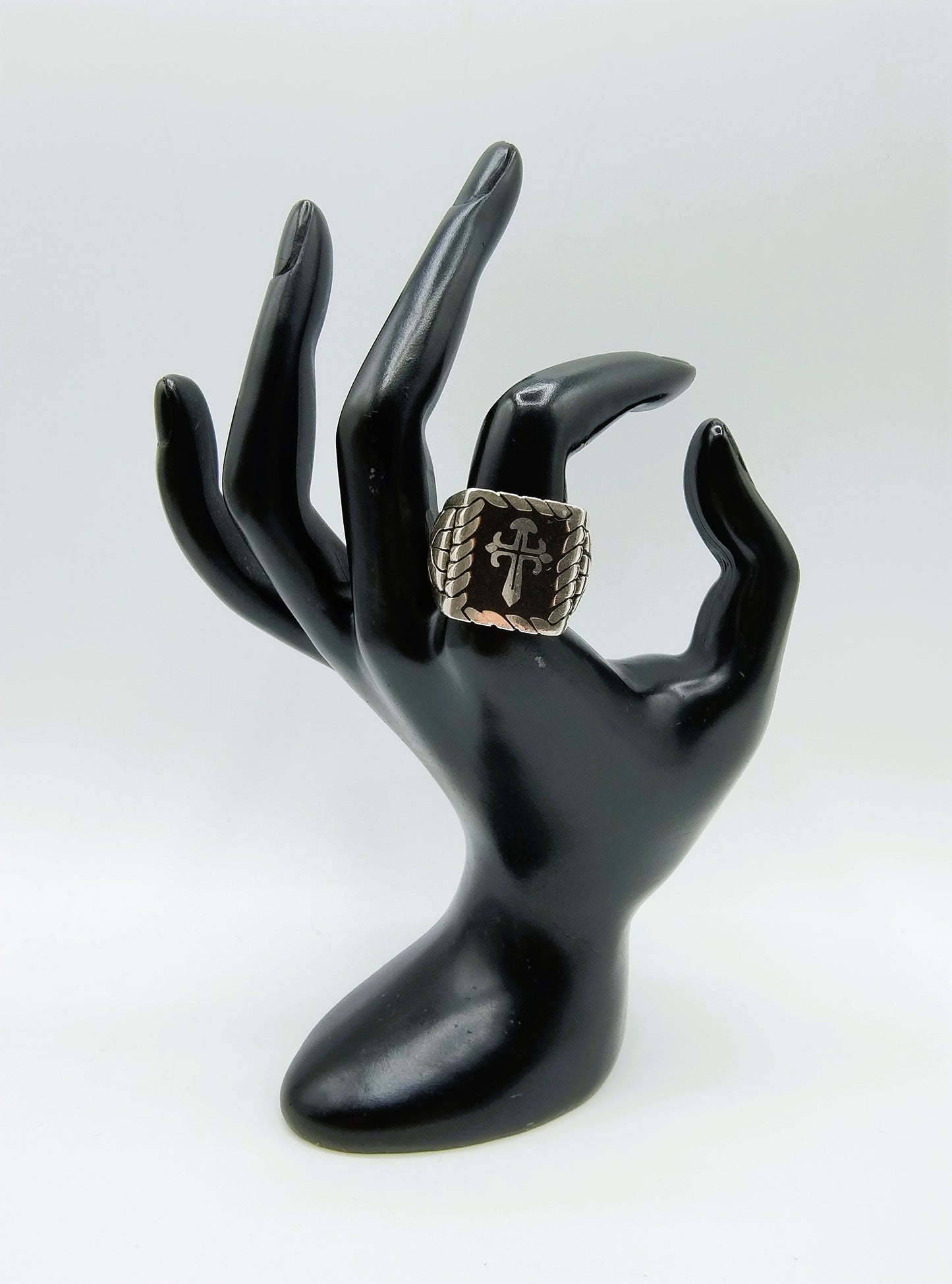 Zilveren ring met kruis / zwaard, Fleur de lis, 19 mm