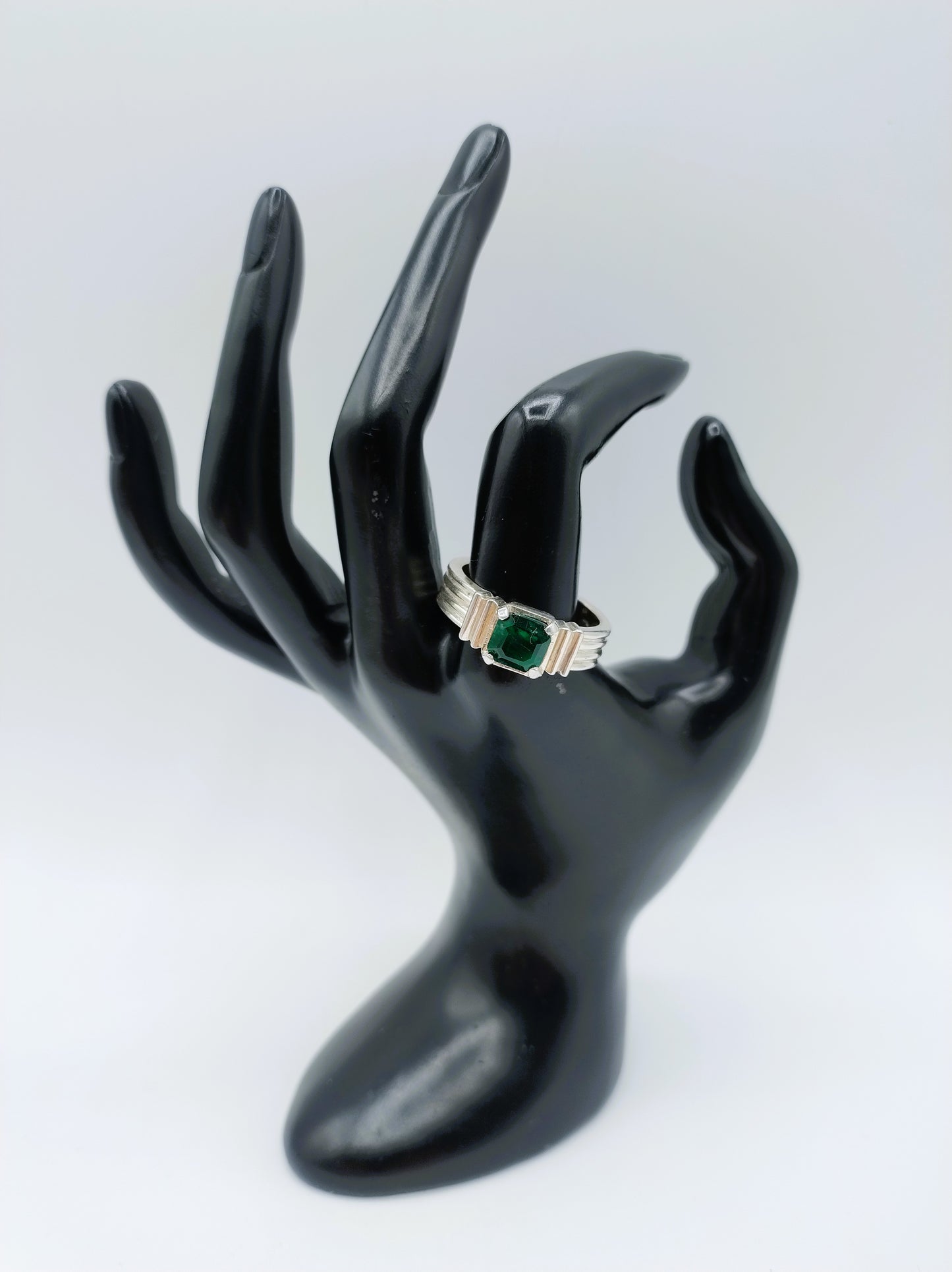 Zilveren herenring met groene steen (smaragd?) 22 mm