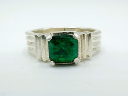 Zilveren herenring met groene steen (smaragd?) 22 mm