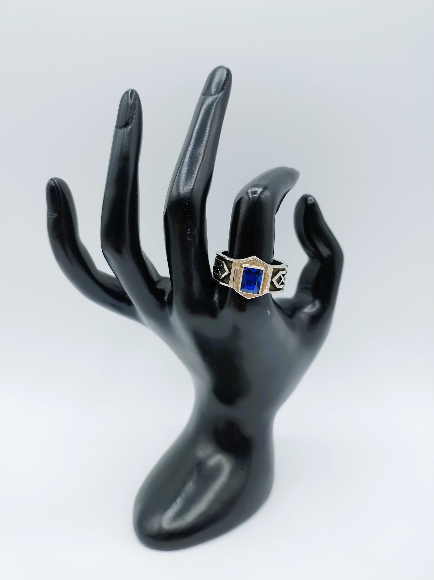 Zilveren dwerg ring met blauwe steen (saffier?), 21 mm