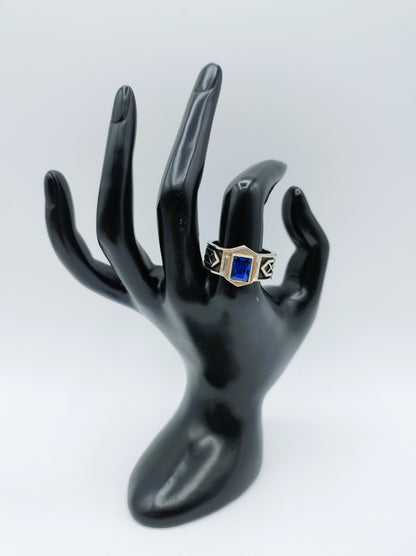 Zilveren dwerg ring met blauwe steen (saffier?), 21 mm