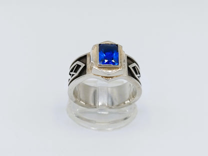 Zilveren dwerg ring met blauwe steen (saffier?), 21 mm