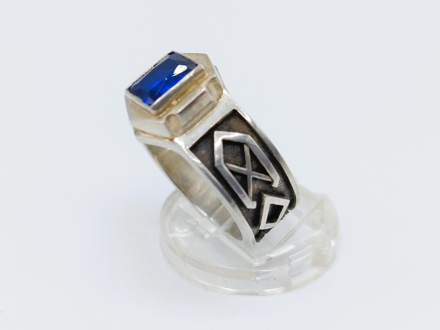 Zilveren dwerg ring met blauwe steen (saffier?), 21 mm