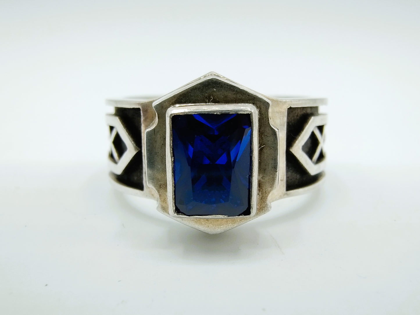 Zilveren dwerg ring met blauwe steen (saffier?), 21 mm
