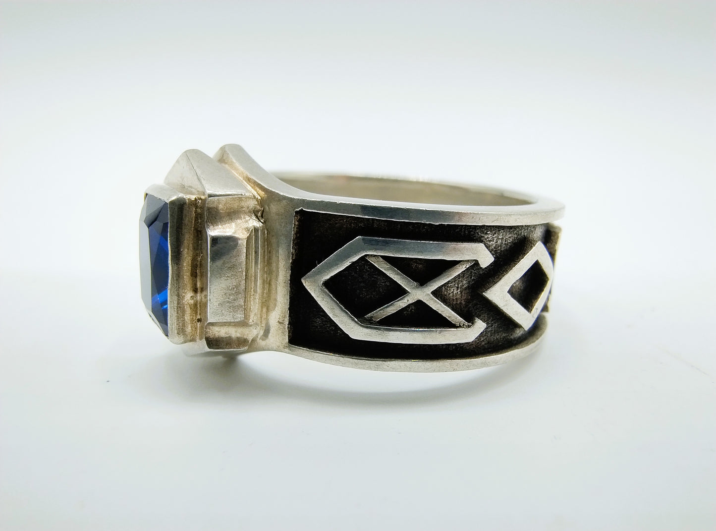Zilveren dwerg ring met blauwe steen (saffier?), 21 mm