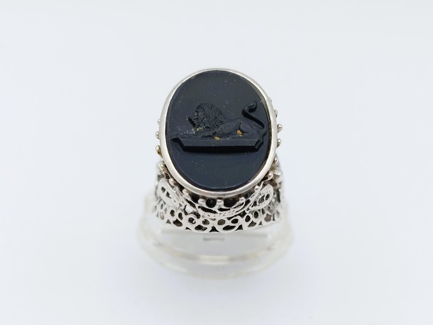 Zilveren trompet ring met leeuw in onyx, 18 mm