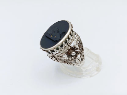 Zilveren trompet ring met leeuw in onyx, 18 mm